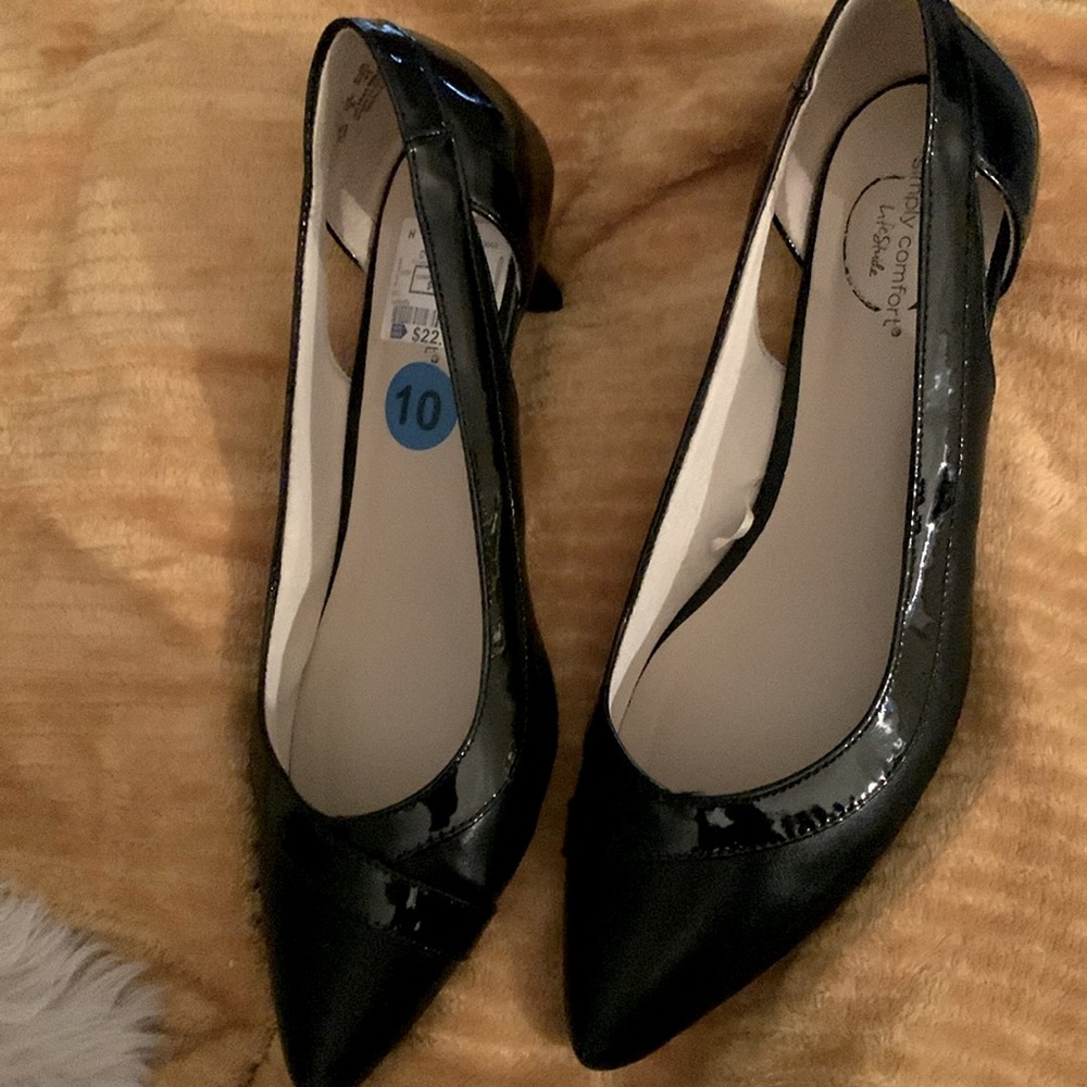 Black dress shoes